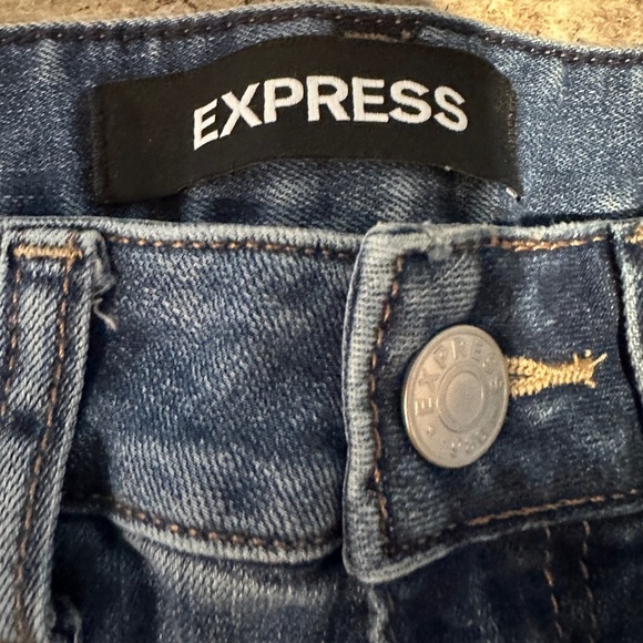 Express shortie jean shorts relaxed, low rise size 4 - Picture 4 of 4
